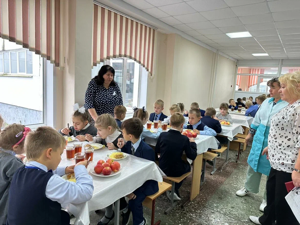 Школьная столовая. Группа продлённого дня Школьная столовая. Группа продлённого дня.